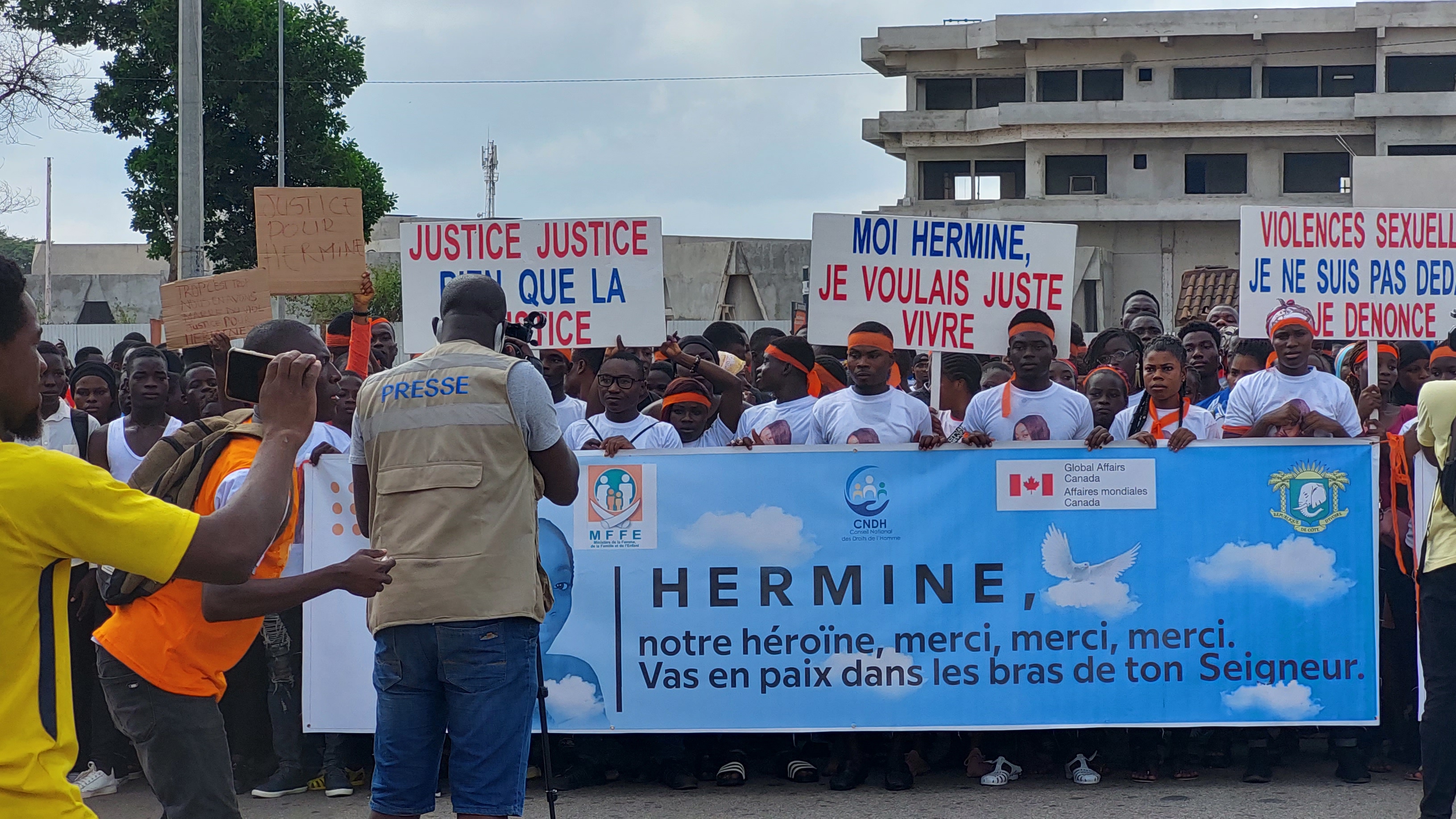 Les jeunes de Bouaké se mobilisent en hommage à l’étudiante Hermine, récente victime de viol dans la ville  